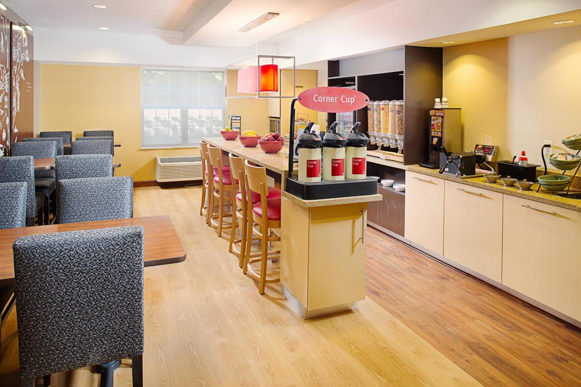 Towneplace Suites Manchester-Boston Regional Airport Екстериор снимка